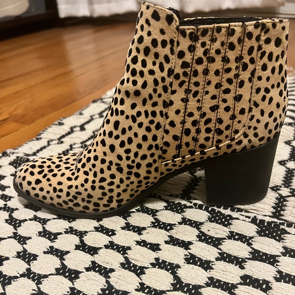 Animal print bootie barely worn